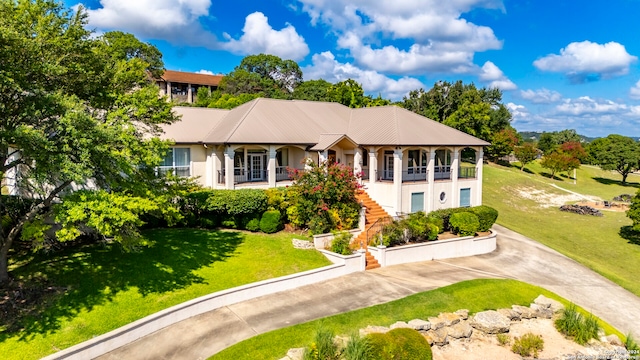 view of front facade with a front yard and covered porch