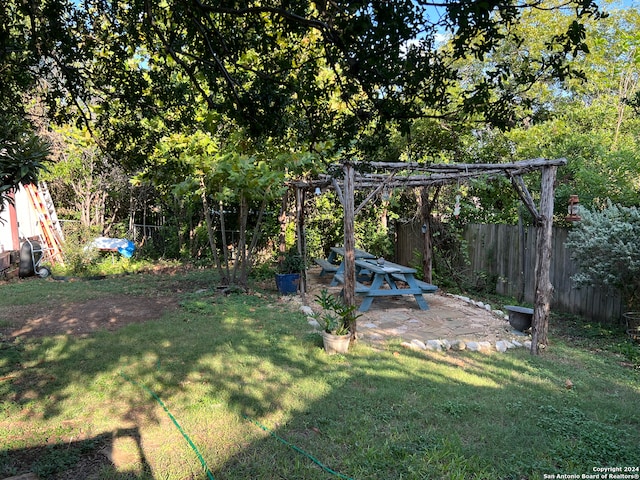 view of yard featuring a patio