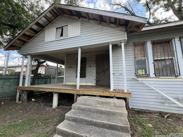 1322 Hays St, San Antonio, TX 78202 - view of front of property with covered porch and fence