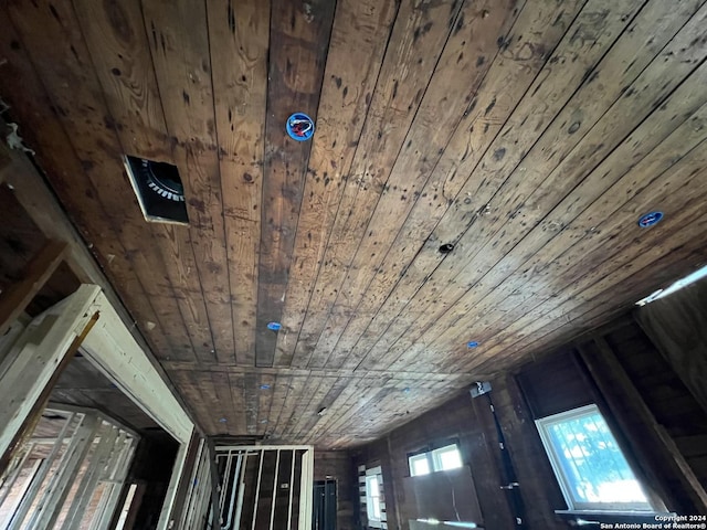 1322 Hays St, San Antonio, TX 78202 - detailed view of wood ceiling