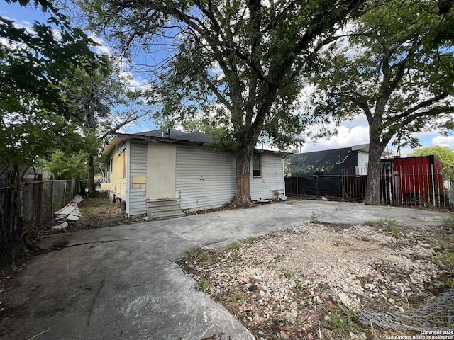 1322 Hays St, San Antonio, TX 78202 - back of house with entry steps, fence, and a patio area