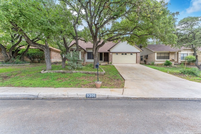 view of front facade featuring a garage and a front yard