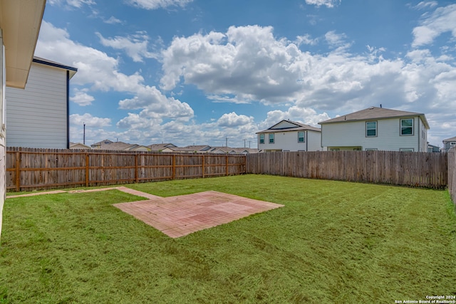 view of yard featuring a patio