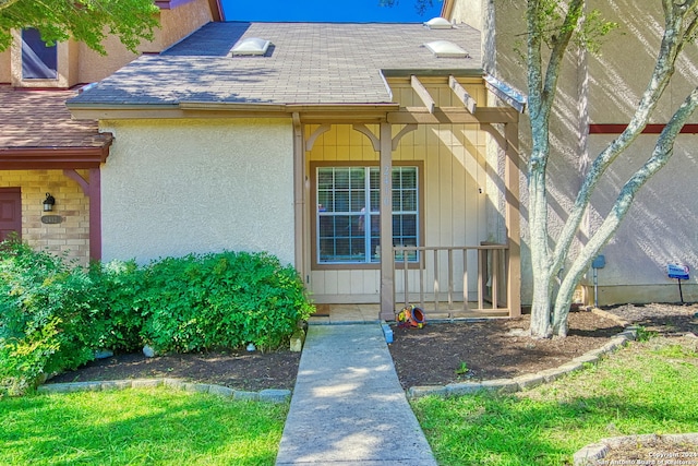 entrance to property featuring a yard