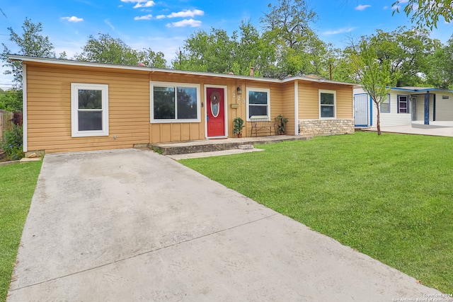 ranch-style house with a front yard