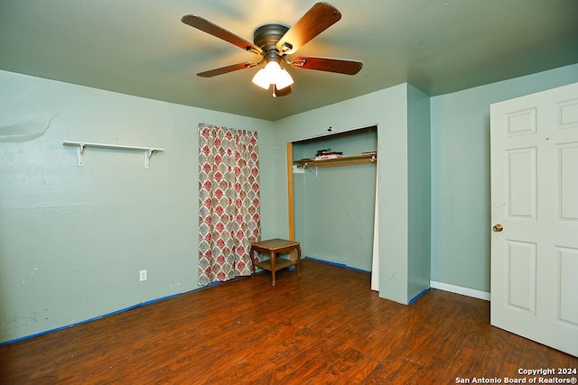 unfurnished bedroom with dark hardwood / wood-style flooring, ceiling fan, and a closet