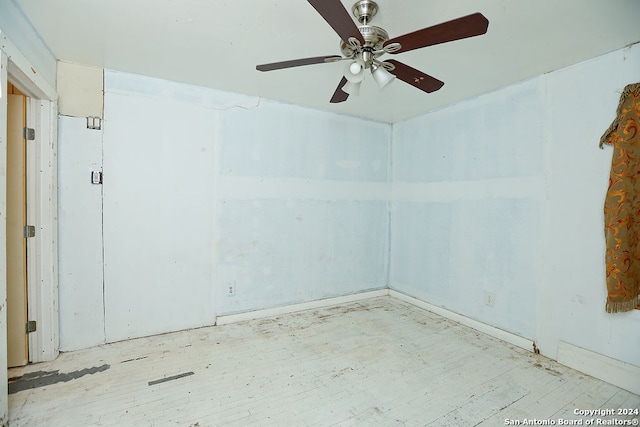 empty room featuring ceiling fan