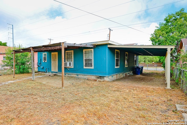 manufactured / mobile home featuring a carport