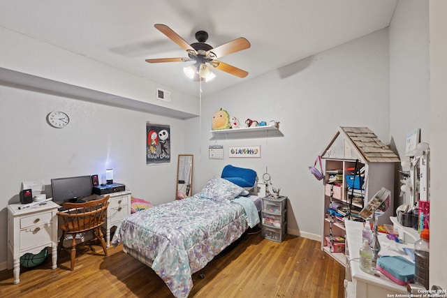 bedroom with light wood-type flooring and ceiling fan