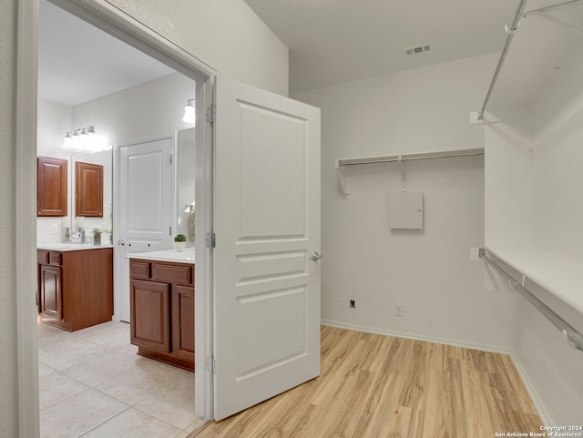 12526 Rapids Pass, San Antonio, TX 78253 - walk in closet featuring a sink and light wood finished floors
