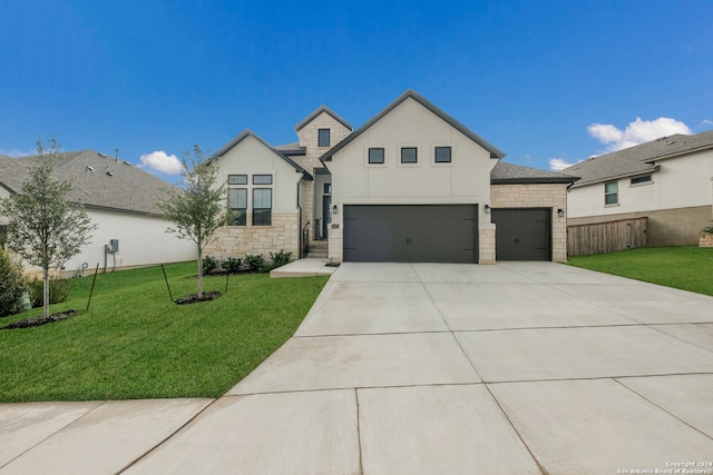 view of front of house featuring a front yard