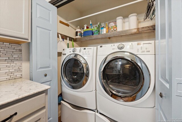 clothes washing area featuring washing machine and dryer