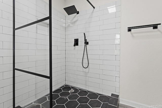 bathroom featuring tiled shower