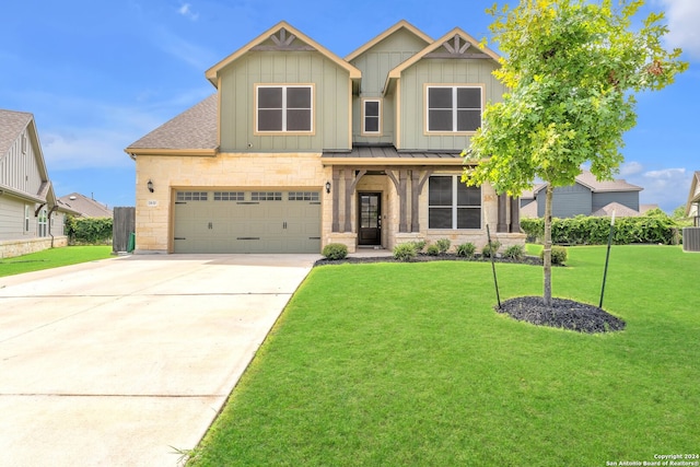 craftsman-style house featuring a front lawn