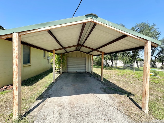 view of parking featuring a garage, a yard, and a carport