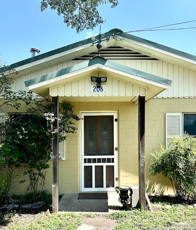 view of entrance to property