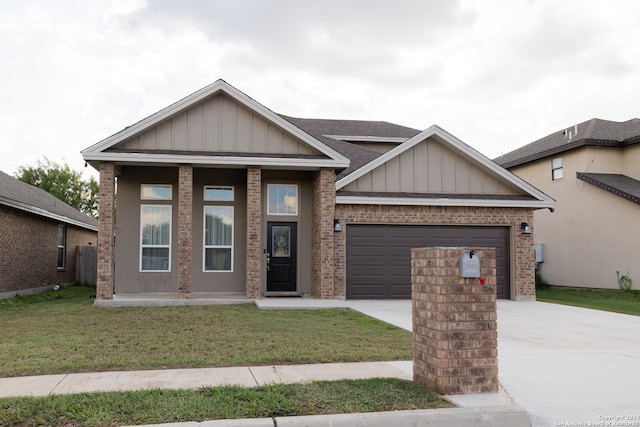 craftsman-style house featuring a garage and a front lawn