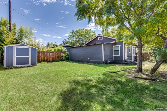 view of yard with a shed