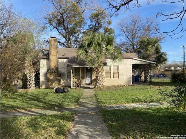 view of front of house featuring a front yard