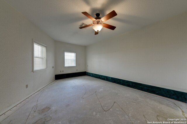 empty room featuring a textured ceiling and ceiling fan