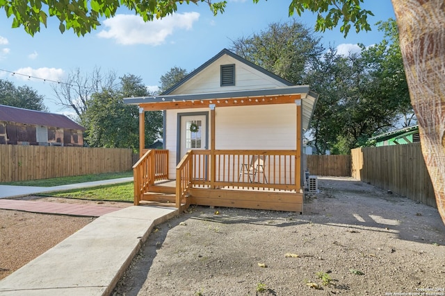 view of front of home with covered porch