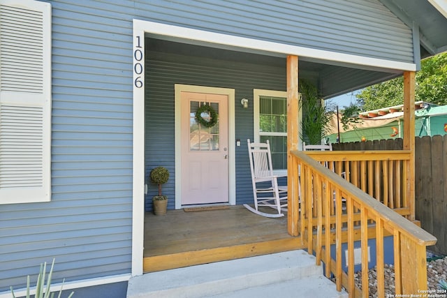 doorway to property with covered porch