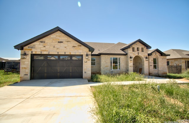 view of front facade featuring a garage