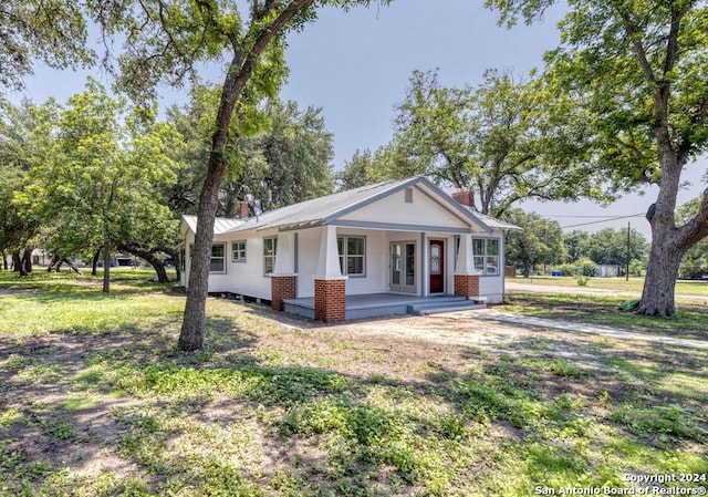 view of front of home featuring a porch and a front yard