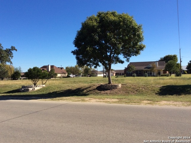 Listing photo 2 for 5 Flying L Dr, Bandera TX 78003