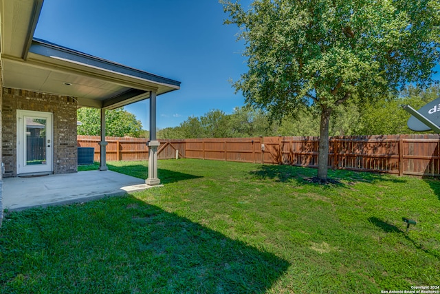 view of yard featuring a patio