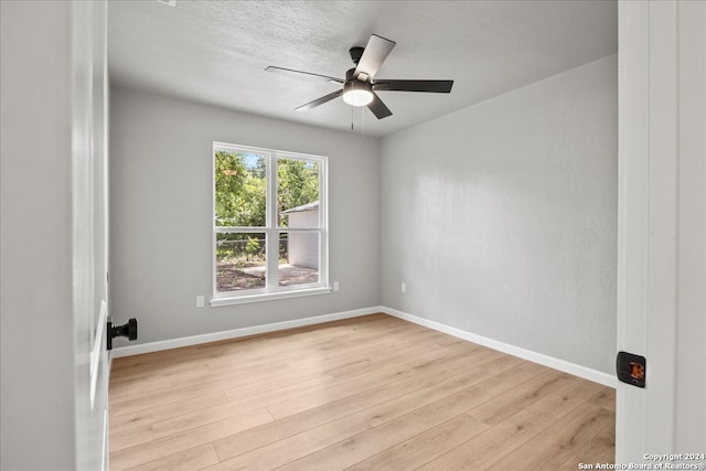 unfurnished room with light hardwood / wood-style floors and ceiling fan