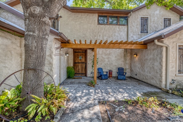 doorway to property featuring a patio