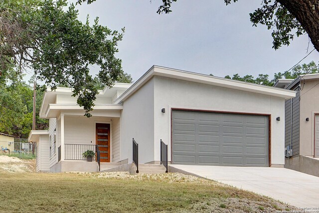 view of front of house featuring a garage