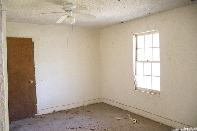 unfurnished room featuring a textured ceiling and ceiling fan