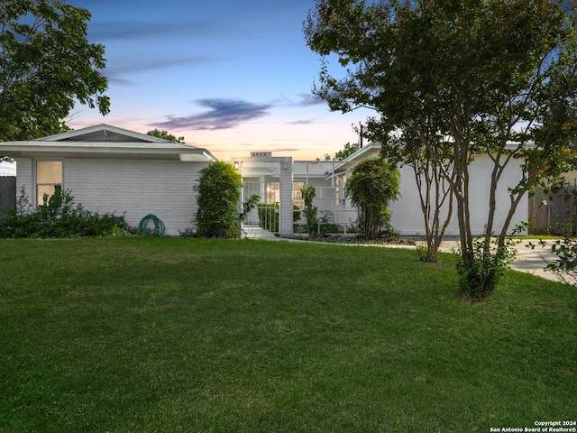 view of yard at dusk