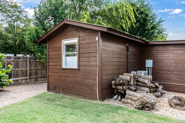 view of outbuilding featuring a lawn