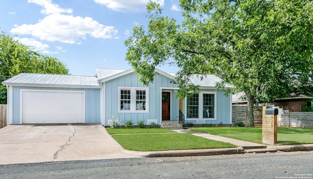 view of front of property featuring a front lawn and a garage