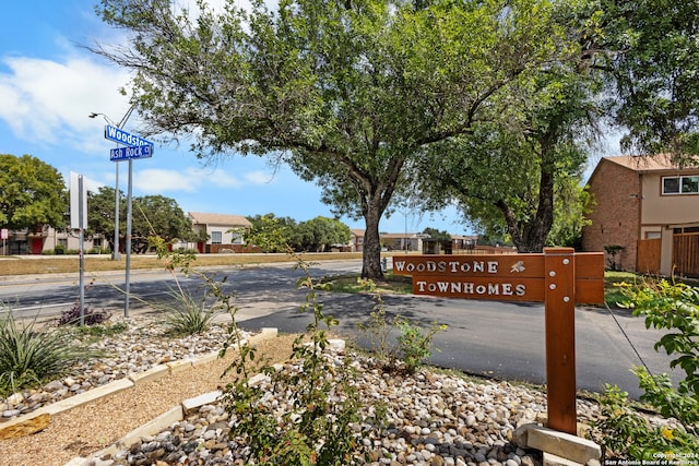 view of community / neighborhood sign