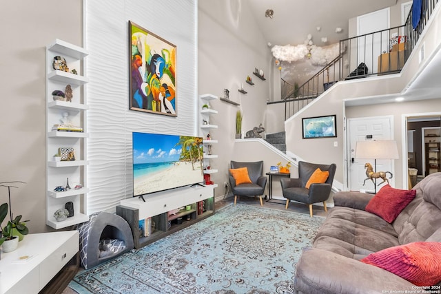 12019 Ashrock Ct, San Antonio, TX 78230 - living room featuring a high ceiling, baseboards, and stairway