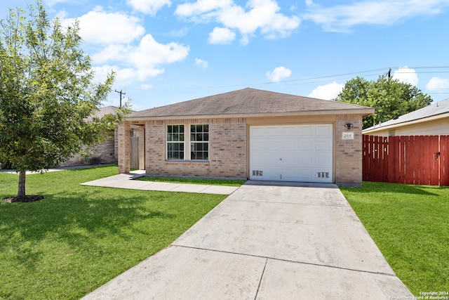 ranch-style home featuring a front lawn