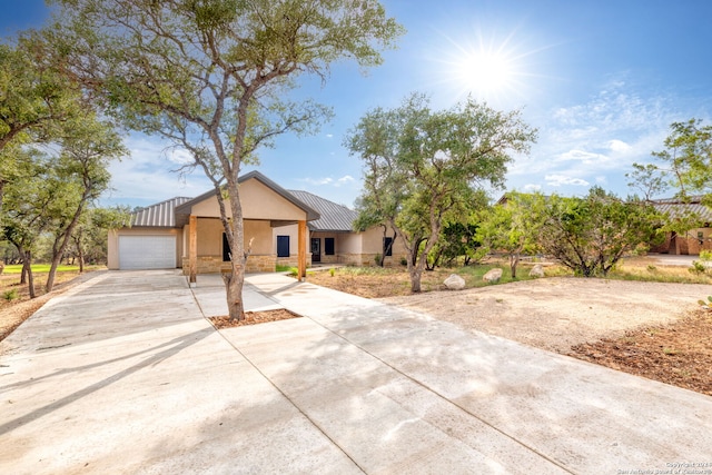 view of front of property featuring a garage