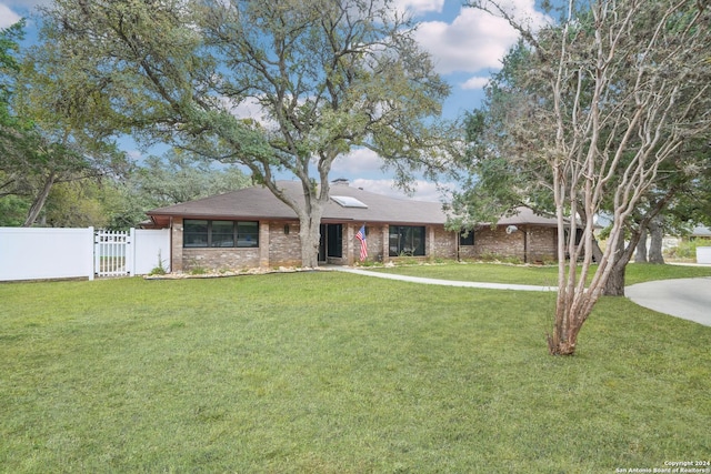 ranch-style home featuring a front yard