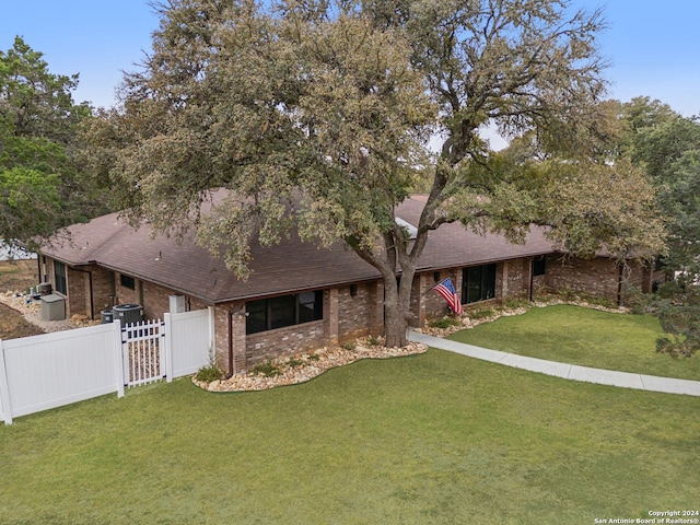 view of front of property with a front yard