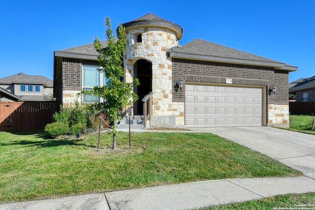 view of front of house featuring a front lawn and a garage