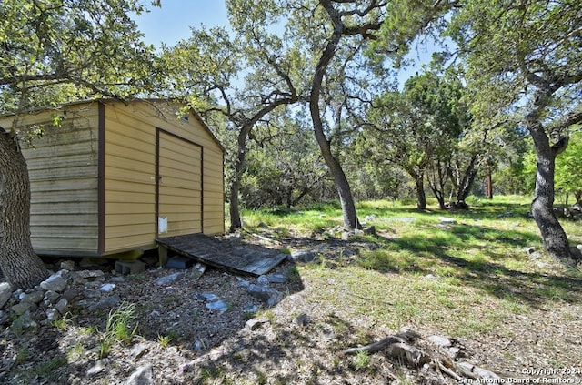 view of yard with a storage shed and an outdoor structure