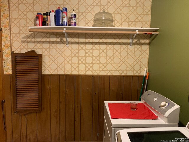 laundry room with washing machine and clothes dryer