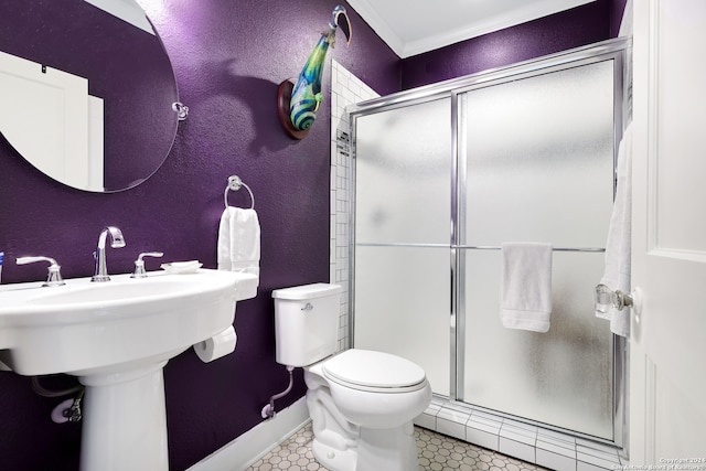 bathroom with toilet, a shower with door, and crown molding