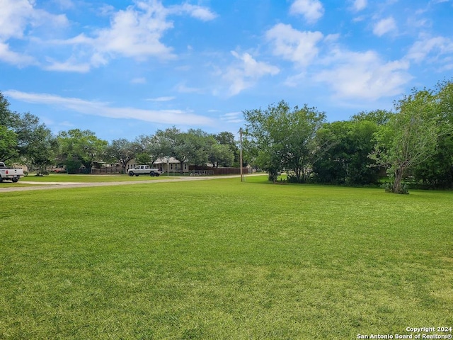 Listing photo 3 for 2218 Terrell Ave, Jourdanton TX 78026