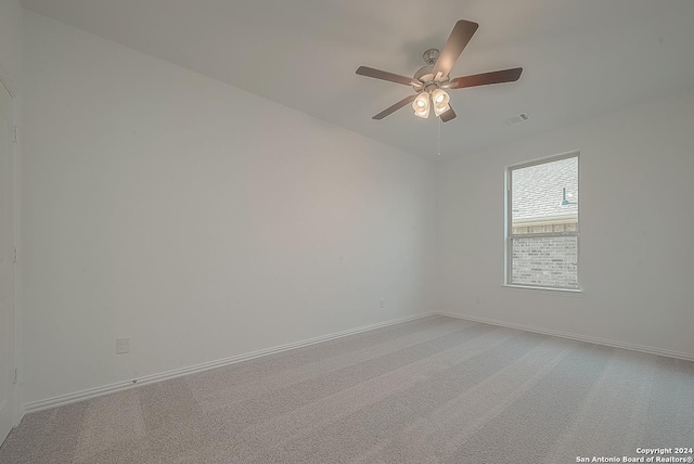 carpeted empty room featuring ceiling fan