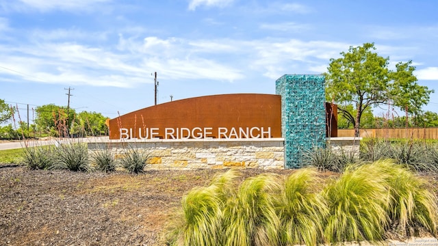 view of community / neighborhood sign